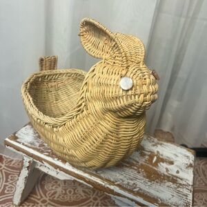 Vintage wicker bunny shaped basket, no handle